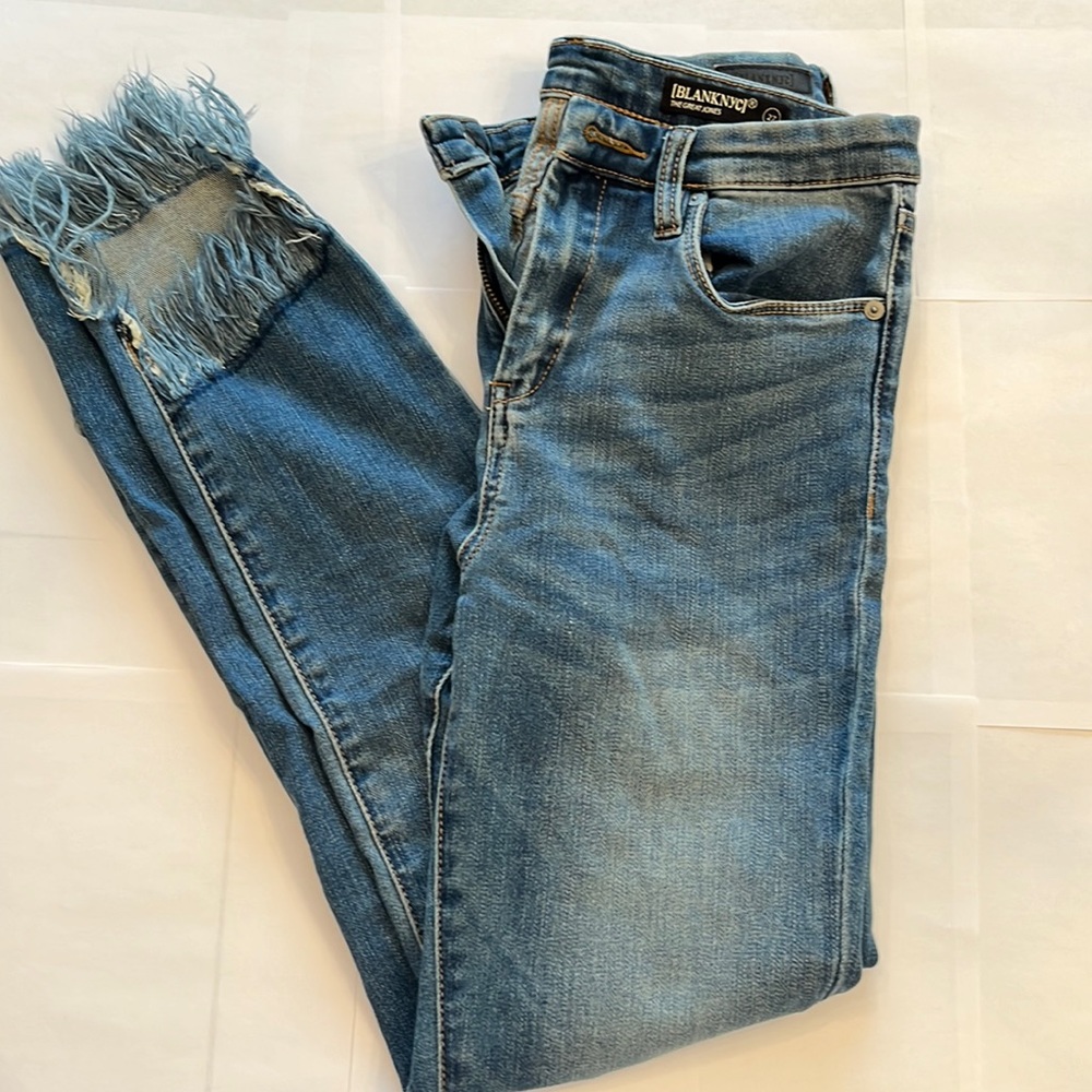 Skinny jeans with adorable fringe ankles!
